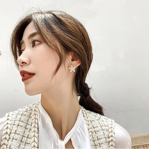 Starfish pearl stud earrings for women featuring elegant white pearl bead inlay