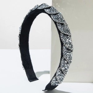 Cerchietto imbottito nero di lusso con strass argentati e raffinato design intrecciato
