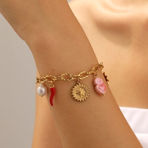 Bracelet en acier inoxydable doré avec boussole solaire, perle et breloques cœur