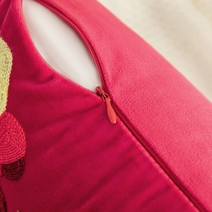 Housse de coussin Noël en velours rose avec broderie et fermeture éclair invisible