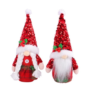 Ensemble de gnomes de Noël avec chapeaux à paillettes rouges et motifs à carreaux verts