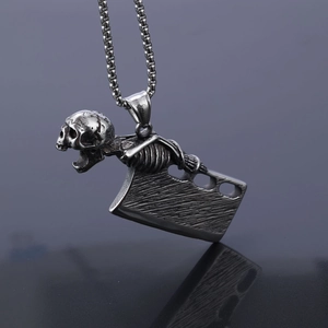 Pendentif tête de mort et couperet en acier inoxydable avec finition argentée vintage