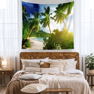 Détail d'une tapisserie de plage bohème suspendue au-dessus d'un lit pour déco