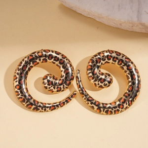 Minimalist leopard print leopard snail spiral earrings in golden resin for women
