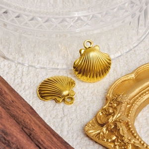 Polished 304 stainless steel shell pendants in gold finish for ocean jewelry design