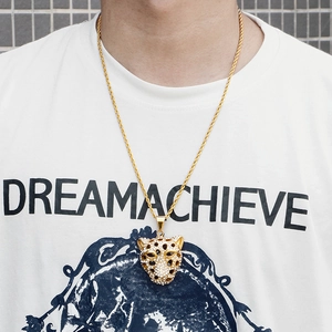 Pendentif tête de tigre hip-hop doré avec cristaux sur une chaîne torsadée pour homme