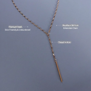 Collier en Y de style français en acier titane avec placage en or 18 carats