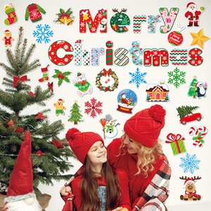 Weihnachts-Wandaufkleber-Set mit Merry Christmas Banner und bunten Feiertags-Stickern