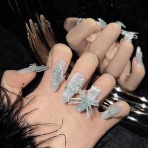 Faux ongles faits main œil de chat forme amande avec papillon 3D et strass brillants
