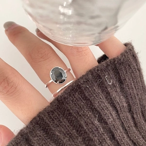 Minimalist S925 sterling silver double layer ring with oval black zircon on female hand
