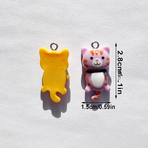 Detailed view of resin cat charm showing size dimensions of 2.8cm height and 1.5cm width