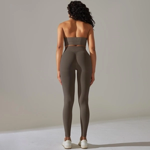 Details des kaffeebraunen, nahtlosen Yoga-Sets mit hoher Taille Leggings und Sport-BH