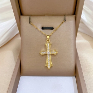 Cross Pendant Necklace For Women Elegant Luxurious Retro Stainless Steel Chain With Copper Cubic Zirconia Inlaid Jewelry