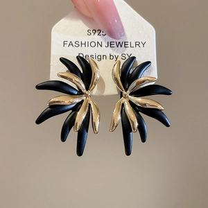 Macro shot of 18k gold plated vintage flower stud earring with S925 silver needle detail