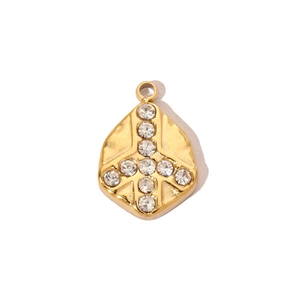 Gros plan d'un pendentif losange doré avec motif signe de paix en cristal étincelant