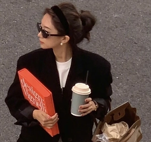 Asian model wearing a wide black velvet headband for a chic Korean style look