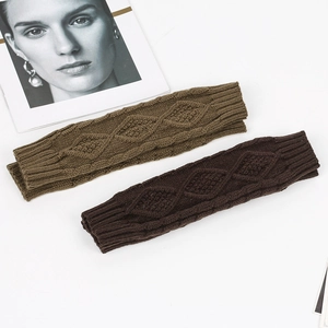 Close-up of diamond knit arm warmers in dark coffee and army green colors