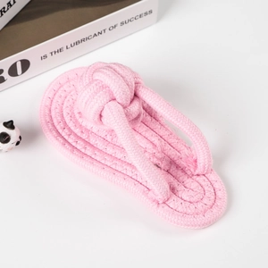 Nahaufnahme des rosa geflochtenen Baumwoll-Haustierspielzeugs mit robuster Textur