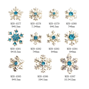 Charm's ongles flocons dorés avec strass bleus en plusieurs tailles pour le nail art d'hiver