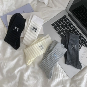 Five-pack of cotton rib-knit crew socks with bow embroidery in neutral tones