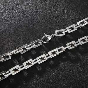 Silberne Vierkant-Gliederkette aus poliertem Edelstahl mit Karabinerverschluss
