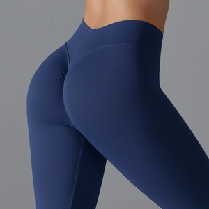 Detailansicht der nahtlosen High Waist Yogahose in Marineblau mit Scrunch Butt Lifting Effekt