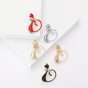 Alloy Cat Brooch Rhinestone Bow Knot Fashion Cute Animal Pin For Women Wedding Banquet Daily Party Jewelry Accessory