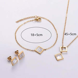 Detailed size specifications for 18K gold square shell necklace and bracelet set