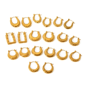 Diverses boucles d'oreilles en acier inoxydable doré 18K aux textures géométriques variées