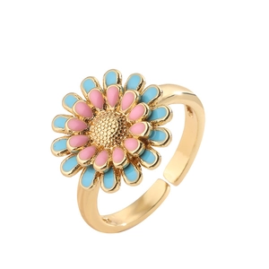 Verstellbarer goldener Blumenring mit rosa und blauem Emaille-Gänseblümchen-Design