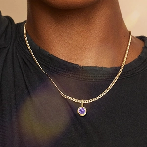 Minimalistische gouden roestvrijstalen geboortesteen ketting met ronde paarse hanger