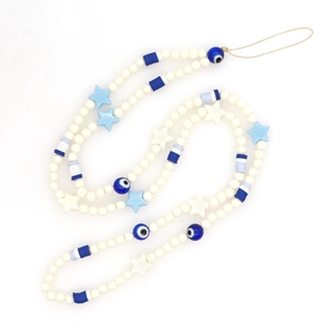 Détail du cordon de téléphone à perles bleues et blanches avec perles mauvais œil