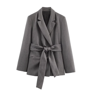 Blazer gris élégant pour femme avec épaulettes et ceinture pour un style professionnel