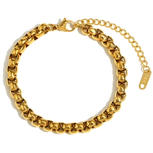 Elegant 18K gold-plated stainless steel box chain bracelet with lobster clasp on white background