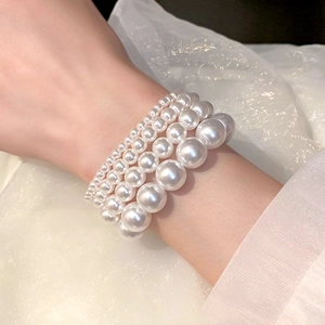 Elegant multi-layer white pearl elastic bracelet with French vintage minimalist design