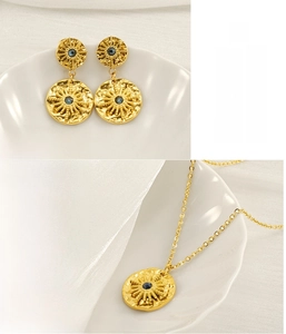 Détails du coffret bijoux en acier inoxydable avec pierre bleue et motif étoile gravé