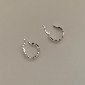 Detailed view of minimalist S925 sterling silver hoop earrings with lever-back closure