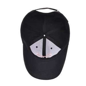 Casquette de baseball noire avec broderie nœud rose sur le support intérieur blanc