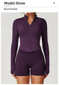 Detail der pflaumenlila schnelltrocknenden Yoga-Jacke mit schlankem V-förmigem Saum