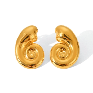 Chic golden conch shell spiral earrings in stainless steel for a beach-style look