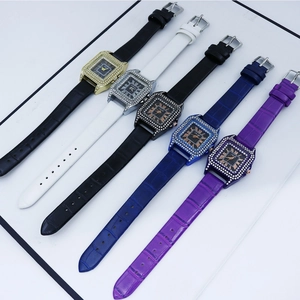 Elegante quadratische Quarzuhr mit Diamantlünette und römischen Ziffern am Lederband