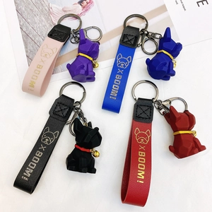 Collection de porte-clés bouledogue français géométriques avec lanières en cuir colorées