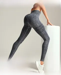 Détail du legging de yoga sans couture taille haute avec effet push-up et texture