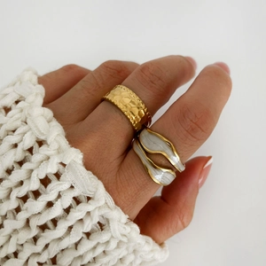 18K gold pleated titanium steel rings set featuring hammered texture and white enamel inlay