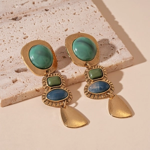 Boucles d'oreilles vintage géométriques avec résine et détails d'éventails dorés