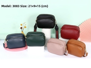 Detail van echt lederen crossbodytassen in zes kleuren met drie compartimenten met rits
