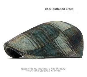 Vue détaillée de la casquette plate en tweed à carreaux bleu et vert en laine