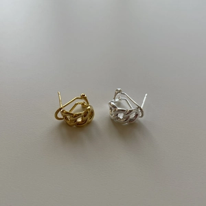 Minimalist S925 sterling silver chain link hoop earrings in gold and silver finishes