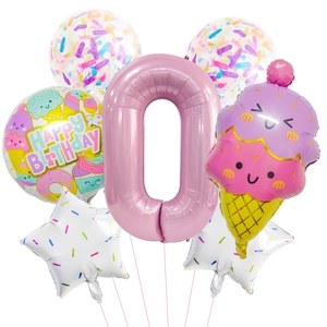 Détail du set de ballons rose numéro 0 avec ballons en aluminium glace et donut