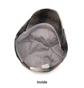 Détail de l'intérieur d'une casquette gavroche vintage avec doublure en sergé gris